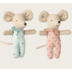 Jumeaux bébés souris dans leur boîte assortie