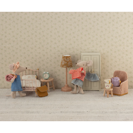 Pull tricot et jupe, Grande soeur souris